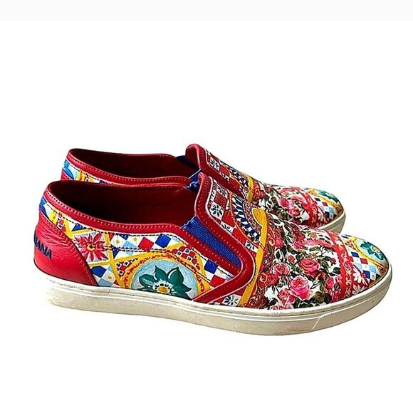 Dolce And Gabbana - Picture 2 of 5